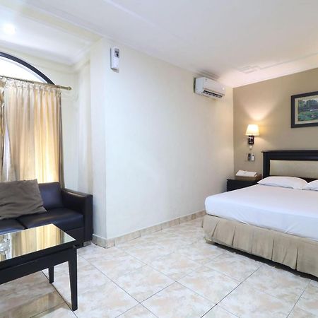 C'One Hotel Pulomas Jakarta Ngoại thất bức ảnh
