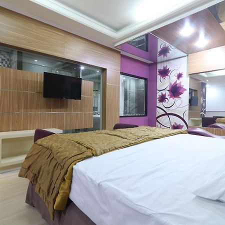 C'One Hotel Pulomas Jakarta Ngoại thất bức ảnh