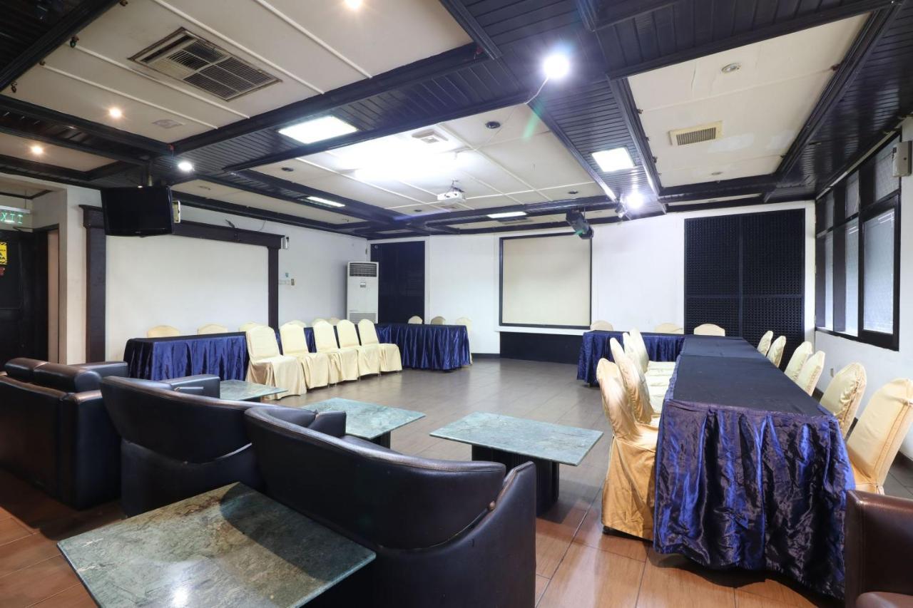 C'One Hotel Pulomas Jakarta Ngoại thất bức ảnh