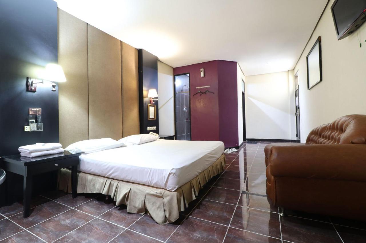 C'One Hotel Pulomas Jakarta Ngoại thất bức ảnh