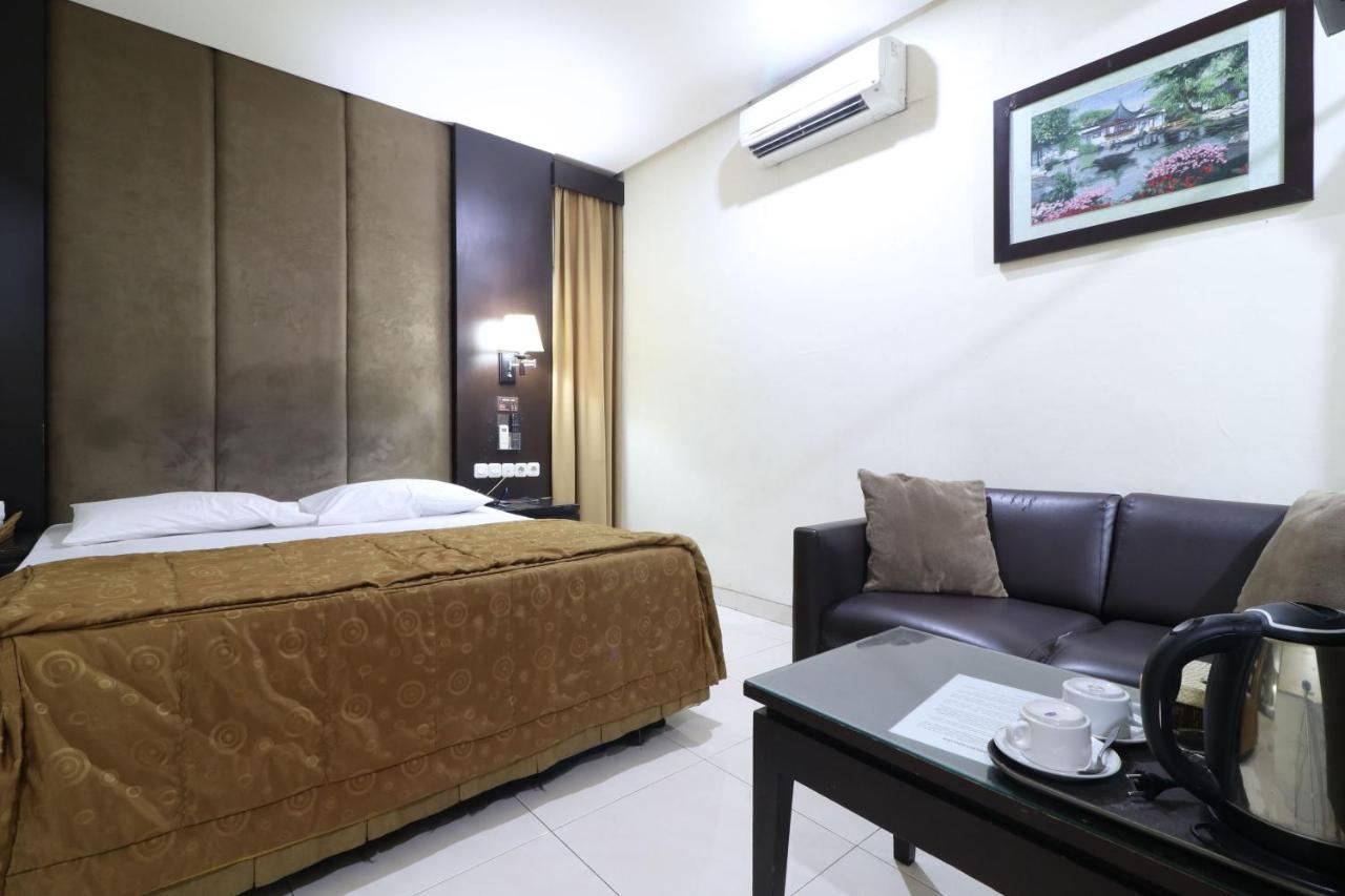C'One Hotel Pulomas Jakarta Ngoại thất bức ảnh