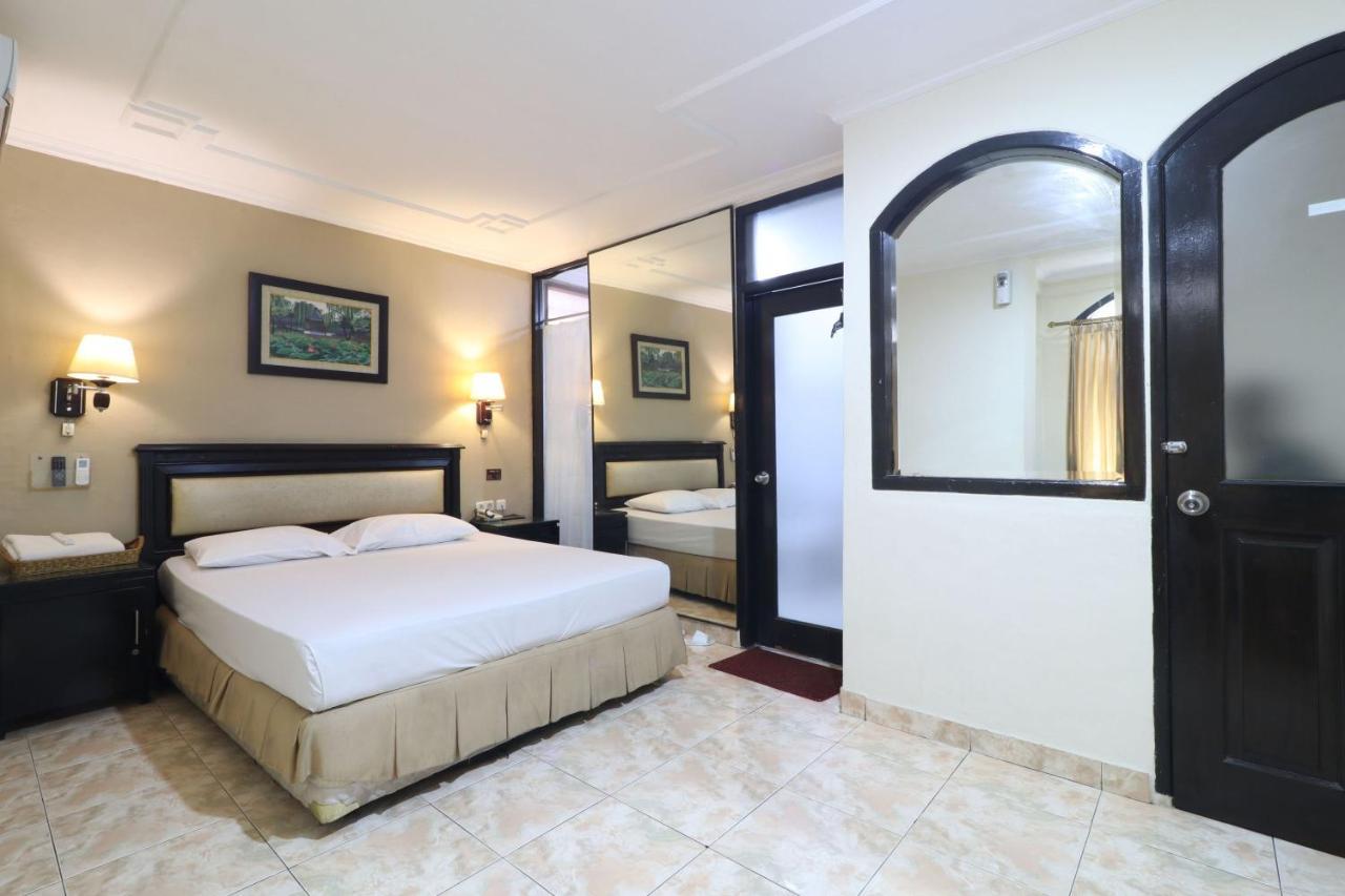 C'One Hotel Pulomas Jakarta Ngoại thất bức ảnh