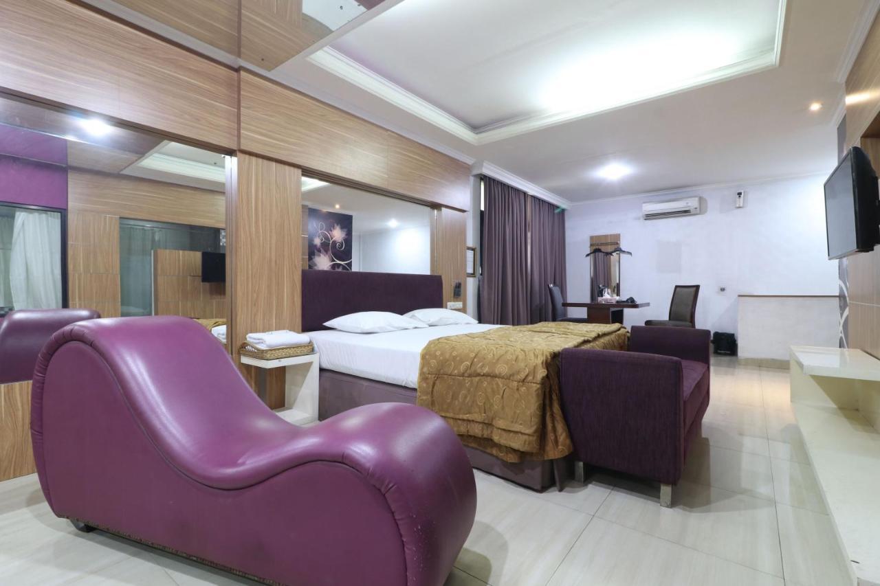 C'One Hotel Pulomas Jakarta Ngoại thất bức ảnh